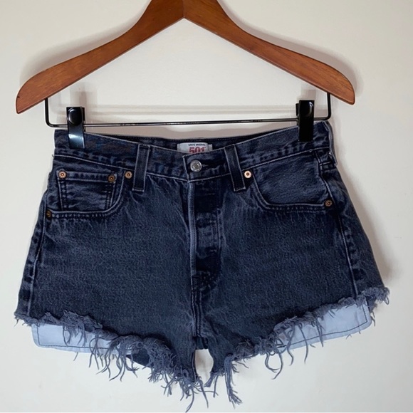 Vintage Levi’s Shorts - Picture 1 of 2